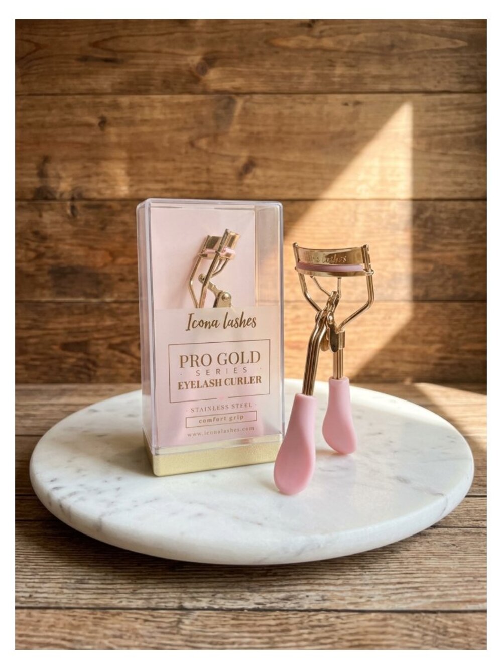 24K Gold-Plated Stainless Steel Eyelash Curler with Silicone Pads